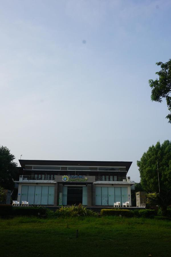 Floating Sanctuary Resort Powered By Cocotel Bulacan Exterior photo
