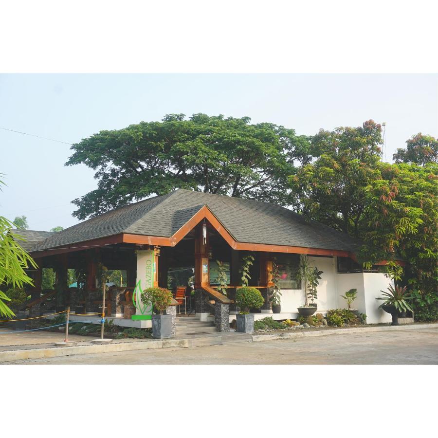 Floating Sanctuary Resort Powered By Cocotel Bulacan Exterior photo