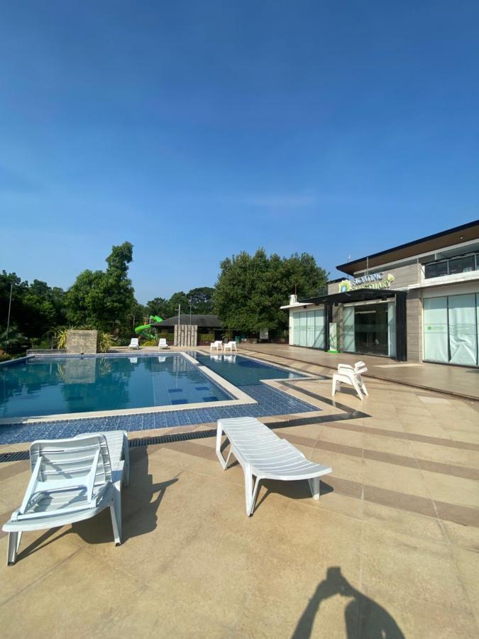 Floating Sanctuary Resort Powered By Cocotel Bulacan Exterior photo